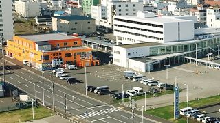 1階が土産物屋　「夢食館　北市場」