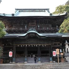 「本殿」並みのゴージャスな建物だ