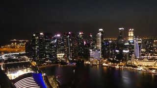 休日の夜はあかりがなくて寂しいかも。