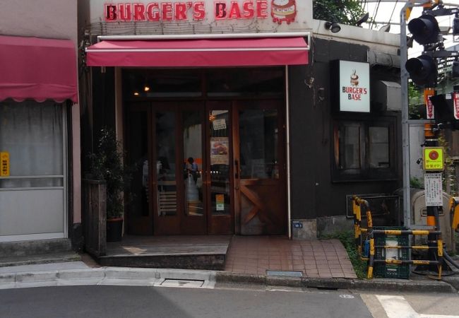 ボリューム満点のバーガー