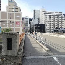 住吉橋　歩道が狭い