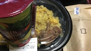 　コンビニはこの周囲にはローソンしかない。