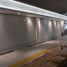 閉まりまくりの出発階ショップ