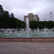 この公園の自慢は大きな円形の噴水