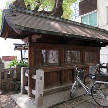 境内に入って、裏手から透垣をパチリ