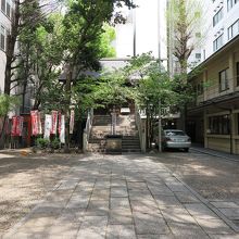 境内中央には…