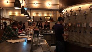 目の前で注がれる珍しいクラフトビール