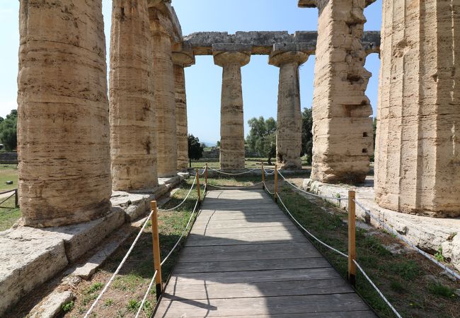 パエストゥムとヴェリアの古代遺跡群を含むチレントとディアノ渓谷国立公園とパドゥーラのカルトゥジオ修道院 クチコミ・アクセス・営業時間