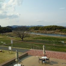 川沿いはきれいに整備されている