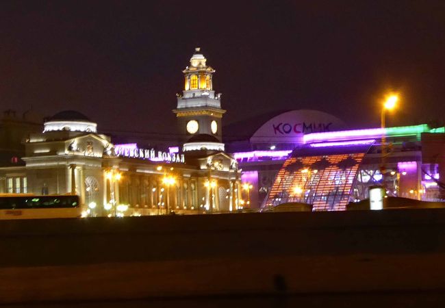 夜のライトアップがきれいなヨーロッパ広場
