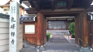 木材をふんだんに使った日本の伝統的な建築様式