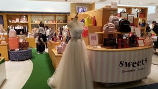 検査ゲート前のお洒落ショップ