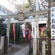 小さな神社ながらインパクトは大きい