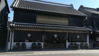 一番街の蔵造り建築の中で最も古い