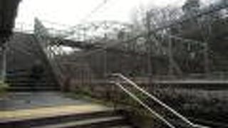 電車と一緒に撮影すると絵になるアーチ橋