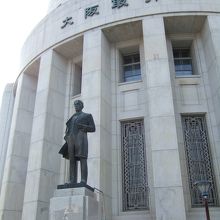 とても重厚感のある建物です