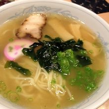 しめに食べたあっさり系のラーメンうまし