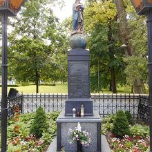 すぐ近くにあった聖母像