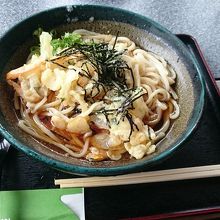 冷たいかき揚げうどん。