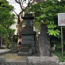 この塔が祀られている