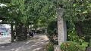 辻堂諏訪神社と隣接している