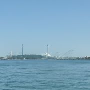 横浜市金沢区の金沢湾入口の人工島