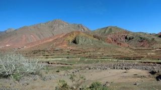 標高2260mのティシカ峠から最高峰4167mのツブカル山を望む