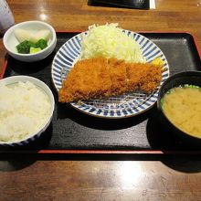 ランチのロース定食1019円