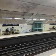 地下鉄のホーム