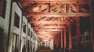 富岡製糸場の中で1番存在感を感じる、歴史を感じる建造物