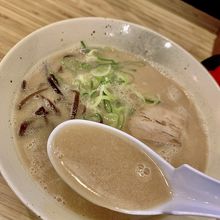 豚骨ラーメン