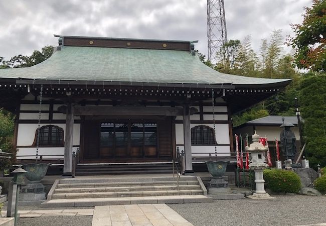 川名御霊神社の奥にある