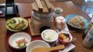 平塚の県道沿いにあります。