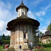 ルーマニア北部モルドバ地方の山村にあるモルドヴァ修道院