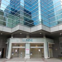 外からの入り口です。