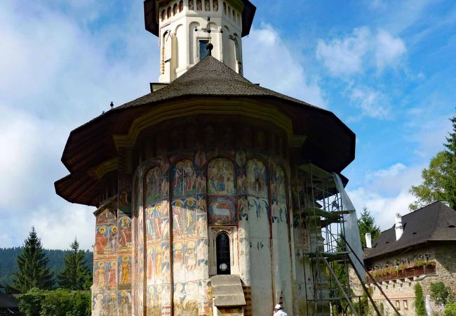 ルーマニア北部モルドバ地方の山村にあるモルドヴァ修道院