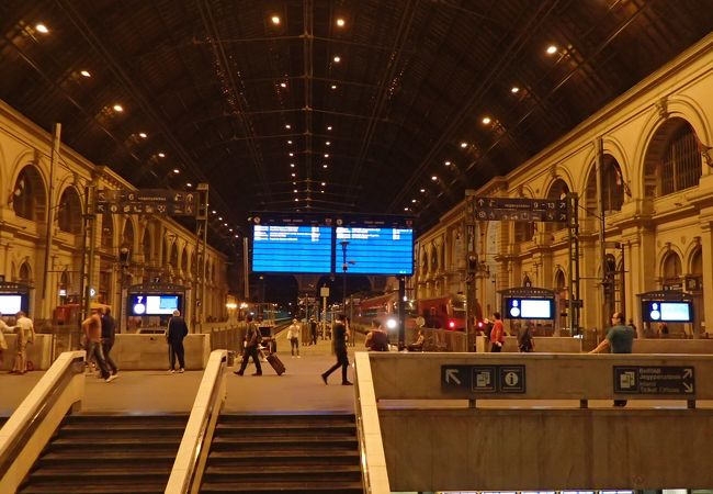 ブダペスト東駅 ケレティ パーイアウドゥヴァル クチコミ アクセス 営業時間 ブダペスト フォートラベル
