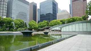 ランチタイムの憩いの場所