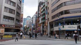 池袋駅から東のエリアにあります。