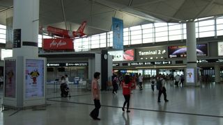 飛行機を見て、食事と買い物する場所