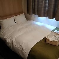 シンプルで清潔、アメニティも揃っています。