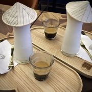 なんじゃこりゃ～！非常に素敵なカフェ..本気出しているスペシャリティコーヒーのプロショップーただ...from大陸...らしいー（ホーチミン／ベトナム）