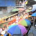 タイの水路文化に触れられ、賑わっていました。