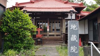 住宅街の中に