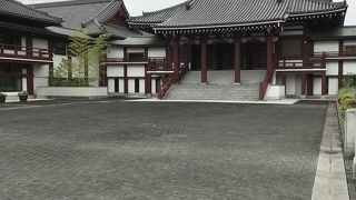 大殿横の新しい建物