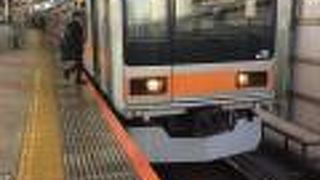 オレンジの電車です