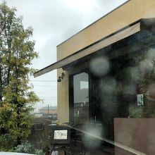 緑の木々がさわやかに