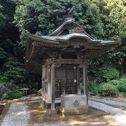 遊行寺の敷地内にある神社