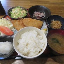 アジフライ定食を食べました