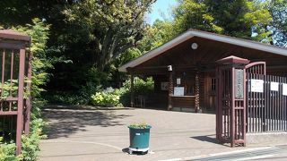 西武池袋線椎名町駅から南東のエリアにあります。